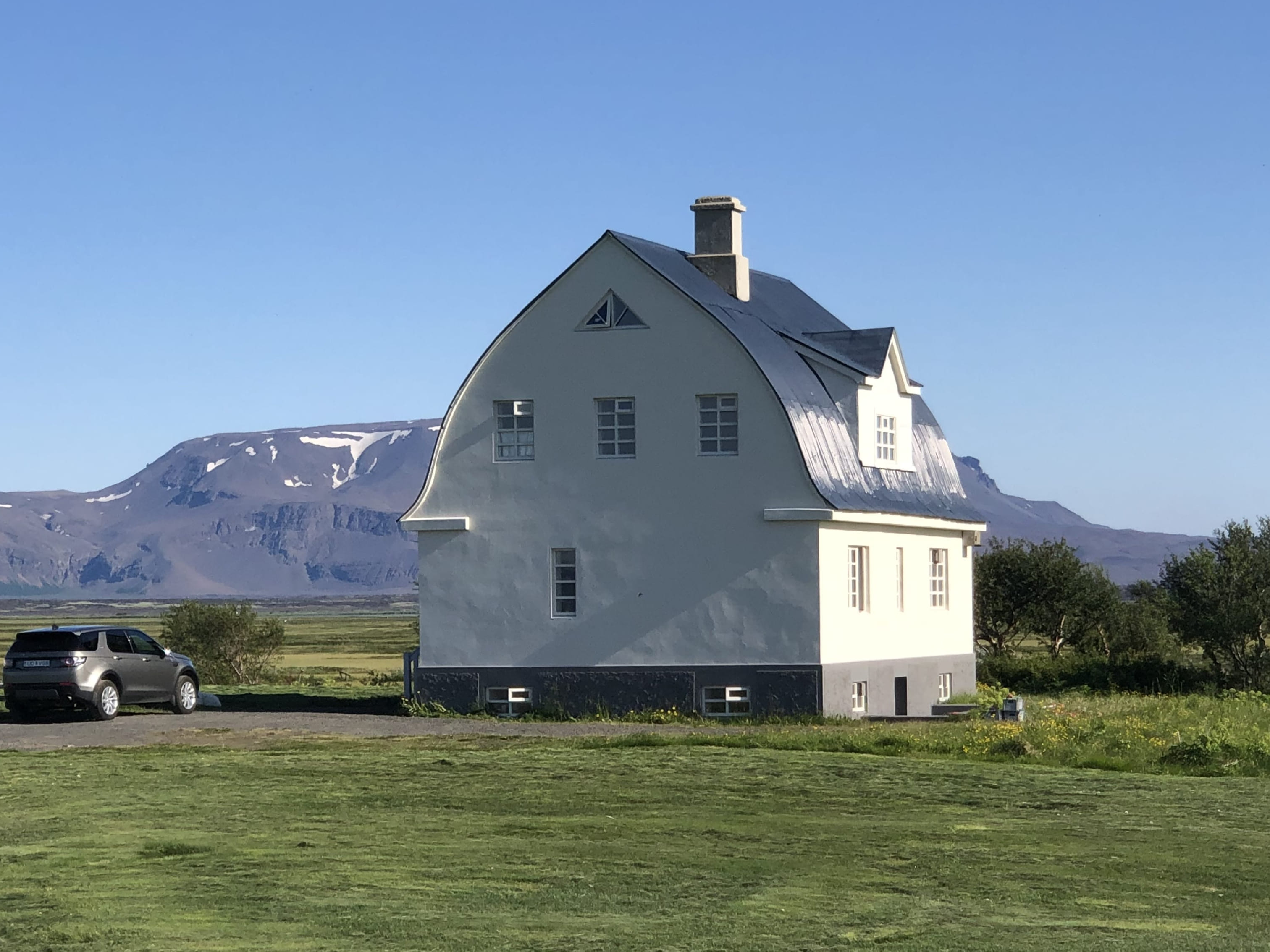 Núverandi húsnæði Náttúrurannsóknastöðvarinnar við Mývatn að Skútustöðum, tekið í notkun árið 1987. Ljósmynd: Árni Einarsson.